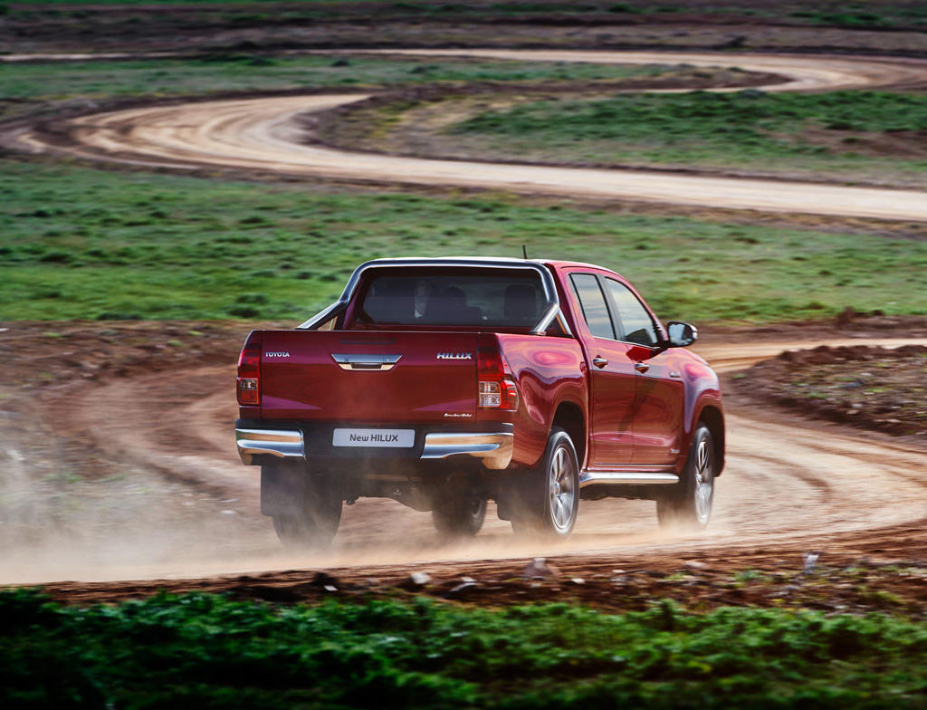 Пикап Toyota Hilux 2016-2017 в России (фото, цена)