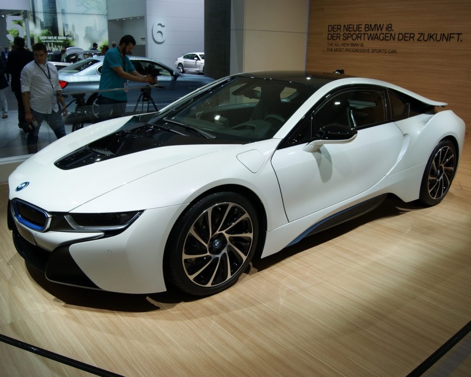 Цена купе BMW i8 2014 в России — 9 млн. рублей!