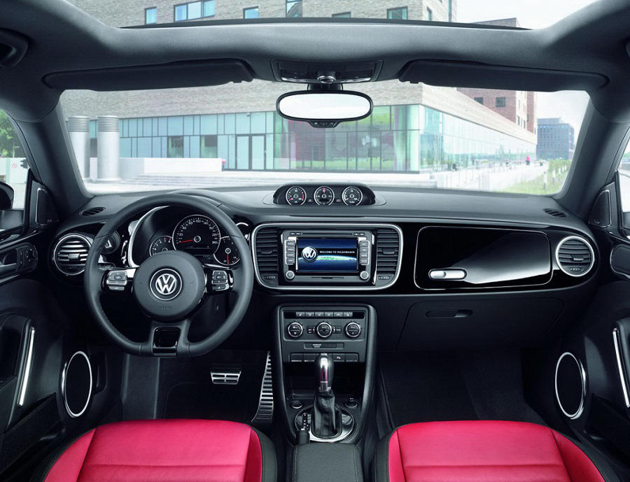 Обновленные хетчбэк и кабриолет Volkswagen Beetle («Жук») 2015