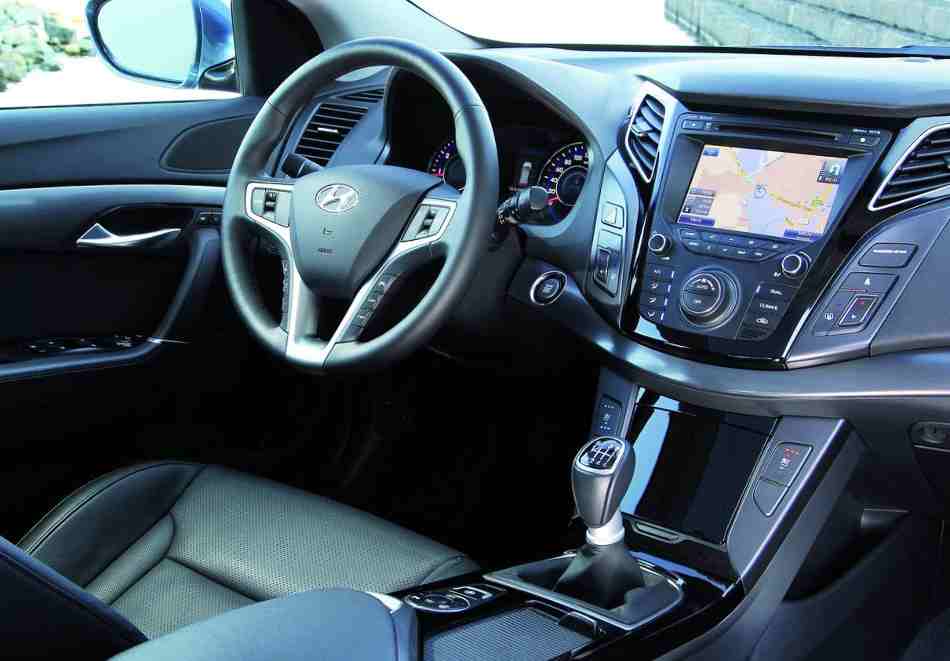 Цены на седан Hyundai i40 2013 в России