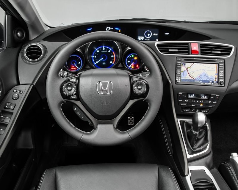 Универсал Honda Civic Tourer 2014 года