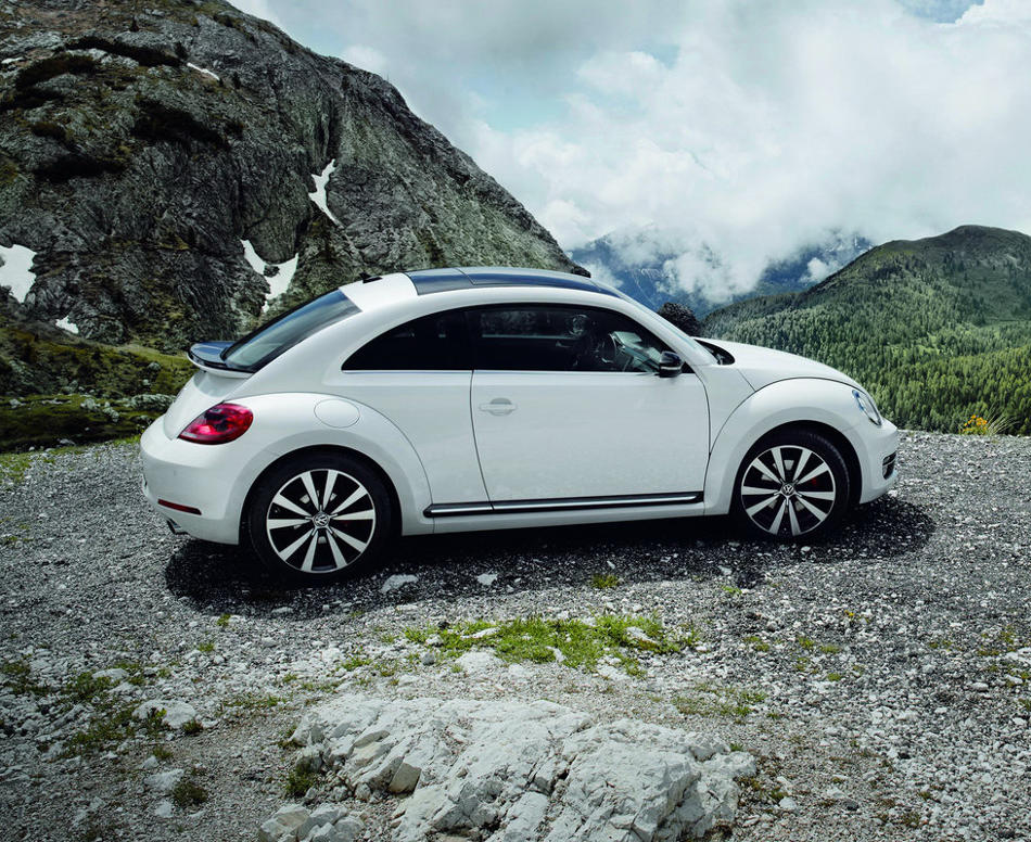 Обновленные хетчбэк и кабриолет Volkswagen Beetle («Жук») 2015