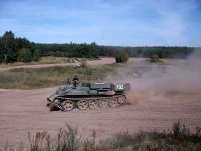 На трассах в Алтайском крае ограничат движение транспорта из-за военных колонн