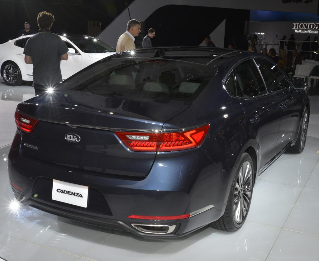 Представлена новая Kia Cadenza 2016–2017 (фото, цена)