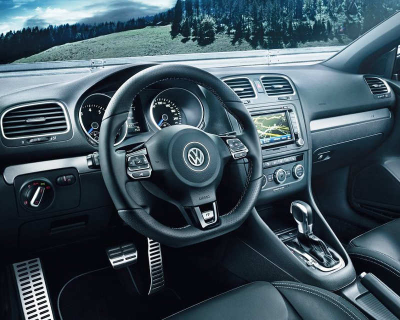 Volkswagen Golf R Cabriolet 2014: цена, фото, характеристики