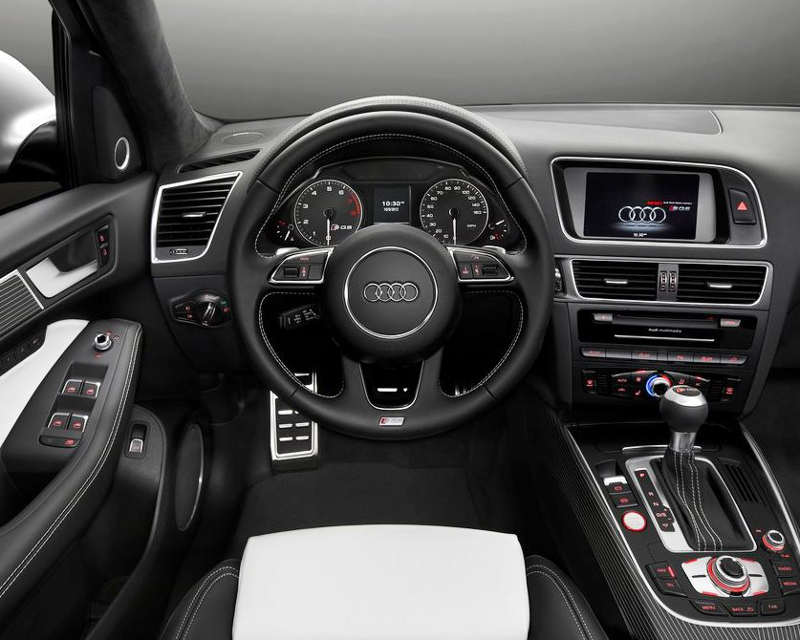 Бензиновый Audi SQ5 3.0 TFSI 2014 года