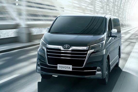 Новый микроавтобус Toyota Granvia 2020 (фото, цена, характеристики)