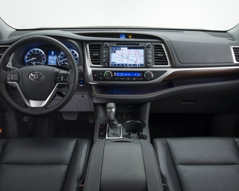 Кроссовер Toyota Highlander 2014 — 2015 года