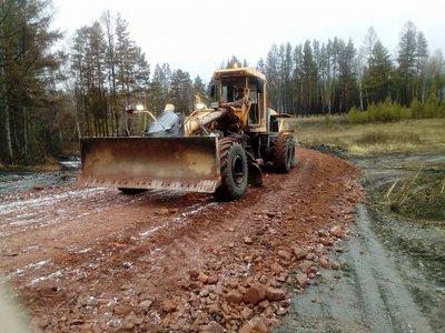 В Абанском районе Красноярского края ремонтируют две дороги по нацпроекту