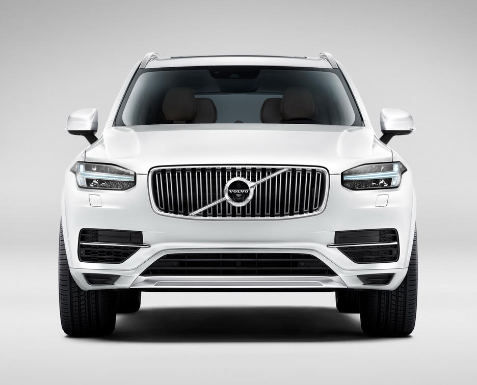 Российские цены на Volvo XC90 2015 будут начинаться от 2,83 млн. рублей.