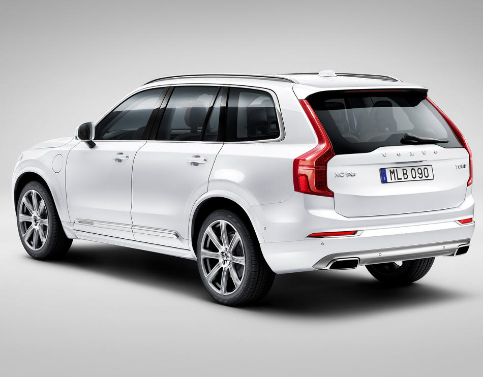 Российские цены на Volvo XC90 2015 будут начинаться от 2,83 млн. рублей.