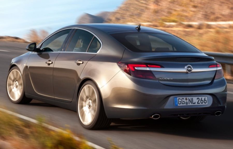 Рестайлинговые седан и универсал Opel Insignia 2014