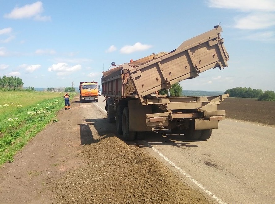 Дорожники устраивают новое полотно на участке трассы Саяны в Красноярском крае по БКАД