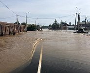 Паводок в Иркутской области: режим ЧС, перекрыта трасса Р-255 в Нижнеудинске, подтоплены улицы и дома