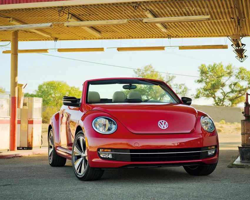 Кабриолет Volkswagen Beetle Convertible 2013: фото, характеристики, цена