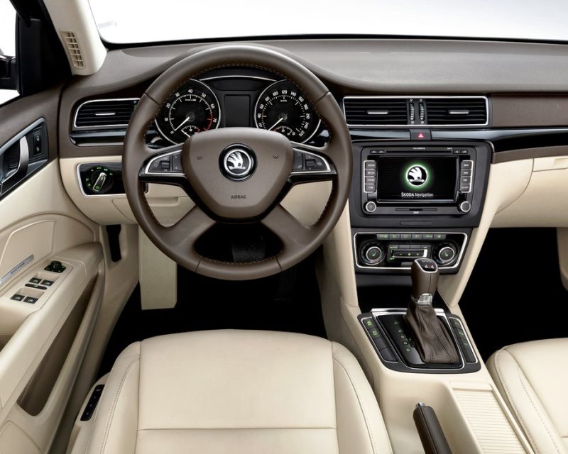 Седан и универсал Skoda Superb 2014 года