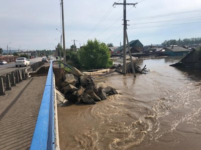 Паводок в Иркутской области: режим ЧС, перекрыта трасса Р-255 в Нижнеудинске, подтоплены улицы и дома