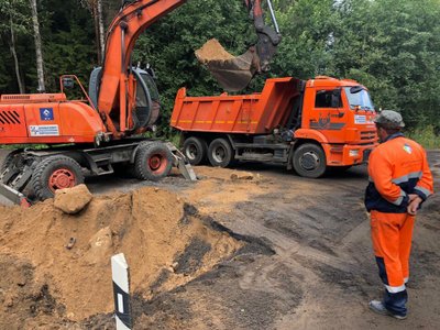 Дорожники обратились в полицию из-за несогласованного расширения съезда с трассы в Ленобласти