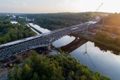 Конструкции пролетов моста через канал им. Москвы на ЦКАД-3 в Подмосковье замкнули