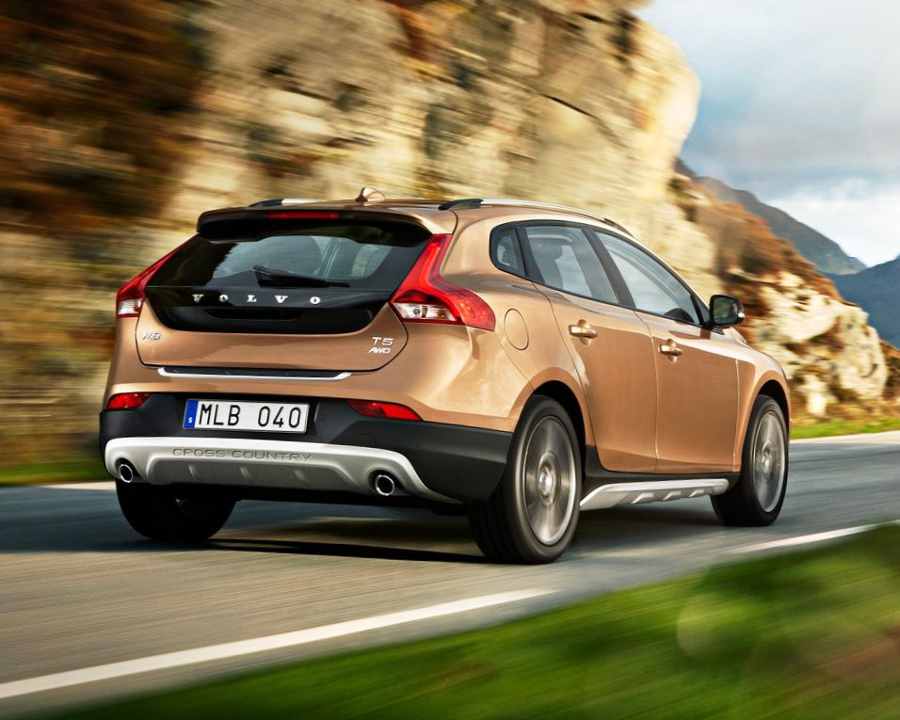 Volvo V40 Cross Country 2013: цена, фото, характеристики, видео