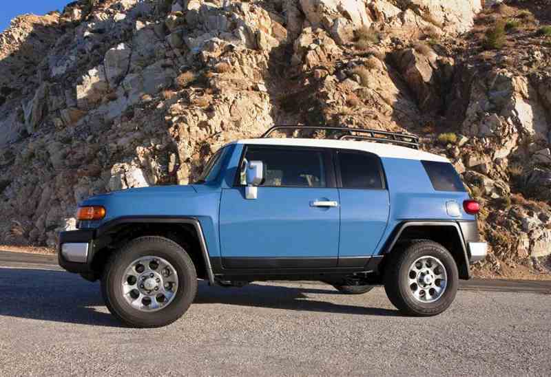 Toyota FJ Cruiser 2012-2013: цена, фото, характеристики