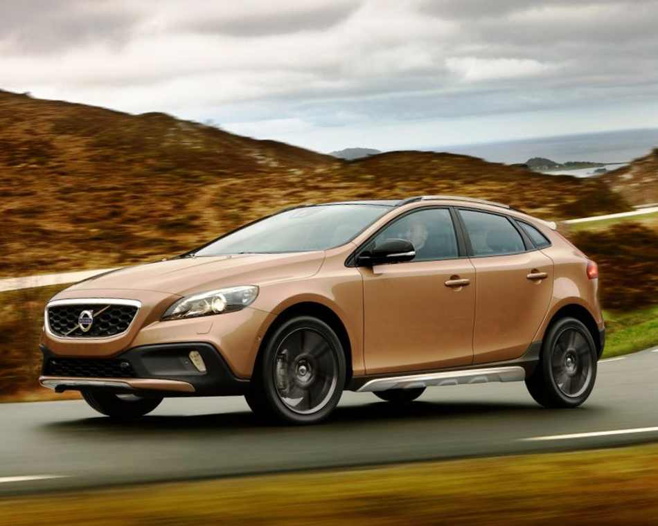 Volvo V40 Cross Country 2013: цена, фото, характеристики, видео