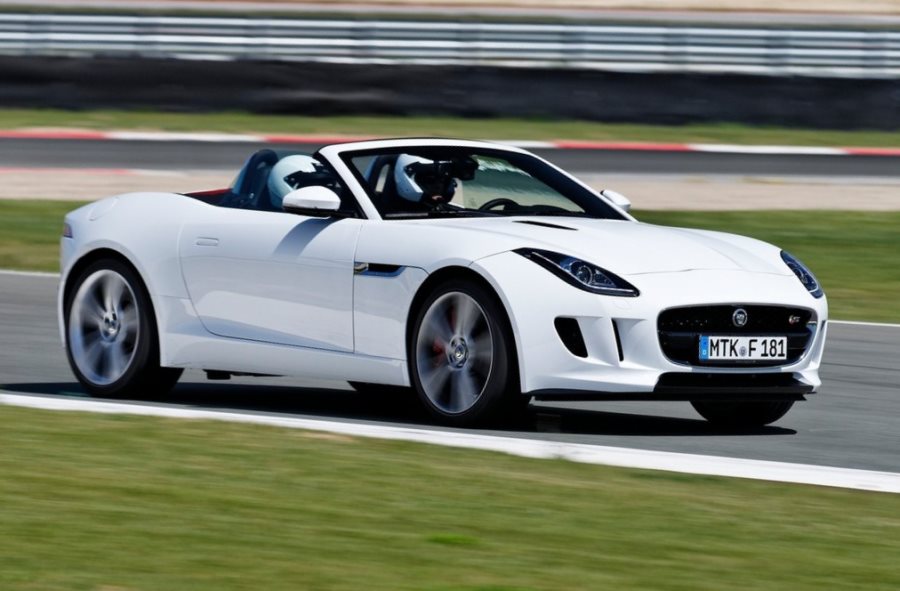 Спорткар Jaguar F-Type 2014 в России