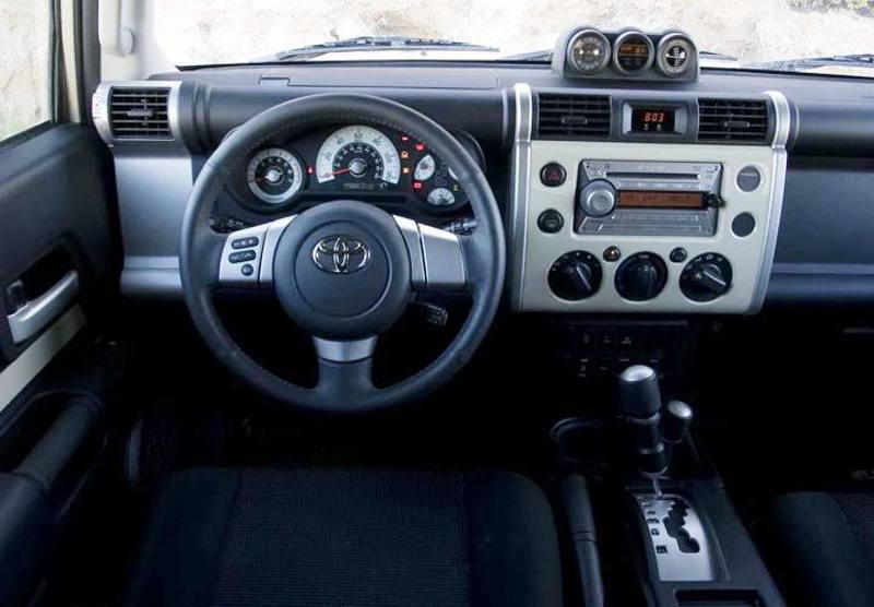 Toyota FJ Cruiser 2012-2013: цена, фото, характеристики