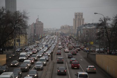 Автомобилистов Москвы предупреждают о сильном ветре в понедельник