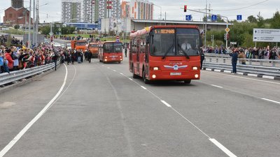 Первыми по новому путепроводу в микрорайон Чистые Пруды в Кирове проехали автобусы