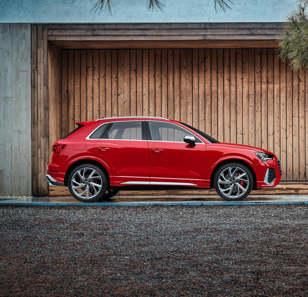 «Заряженные» Audi RS Q3 и RS Q3 Sportback 2020 с 400-сильными моторами (цена, фото, видео)