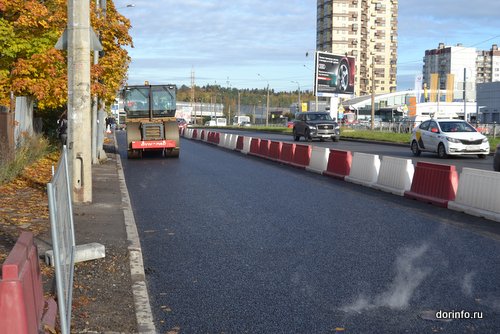 Два участка Выборгского шоссе в Петербурге заасфальтируют в октябре 