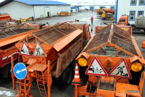 От гололеда и снежного наката в Ленобласти очистили 2 тыс. км дорог