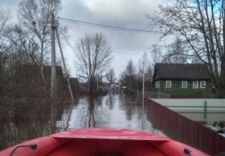 Число подтопленных участков дорог из-за паводка в Новгородской области выросло до 30