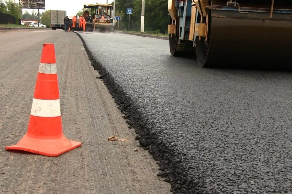 Рабочие приступили к капитальному ремонту моста через реку Шелонь в Псковской области