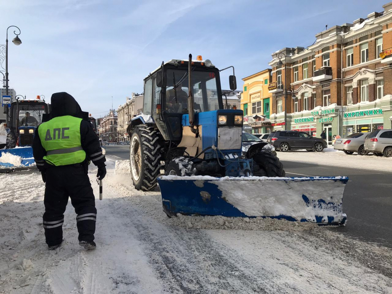 После снегопада во Владивостоке ограничили въезд фур