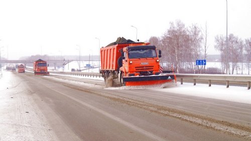 Более 110 спецмашин работают на федеральных трассах в Курганской и Челябинской областях