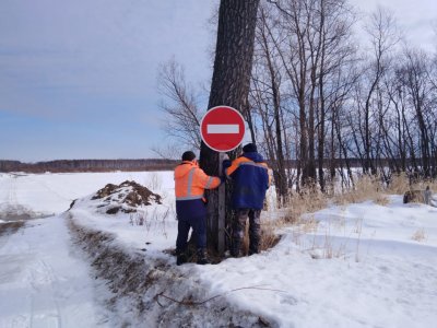 Закрыт проезд по ледовой переправе Аксеново - Ярково через Иртыш в Омской области