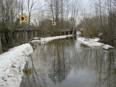 В Нижегородской области река Линда подтопила мост